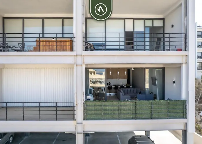 Hébergement de vacances New 2 Bedroom With Private Terrace - Bbq *